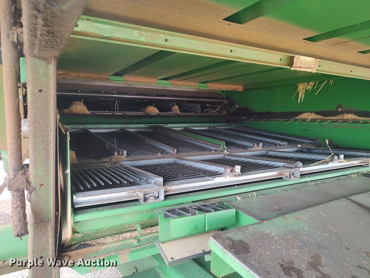 image for item LK9086 1992 John Deere 9600  combine