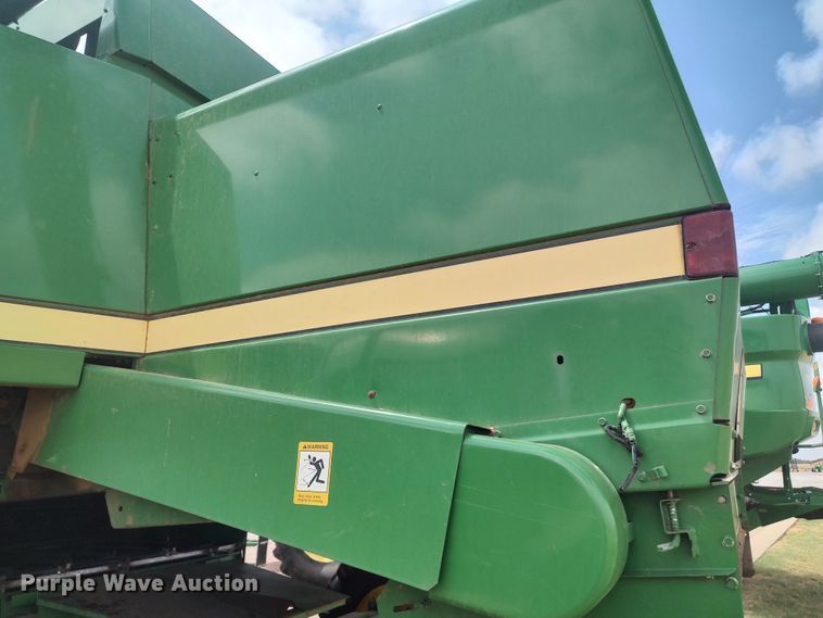 image for item LK9086 1992 John Deere 9600  combine