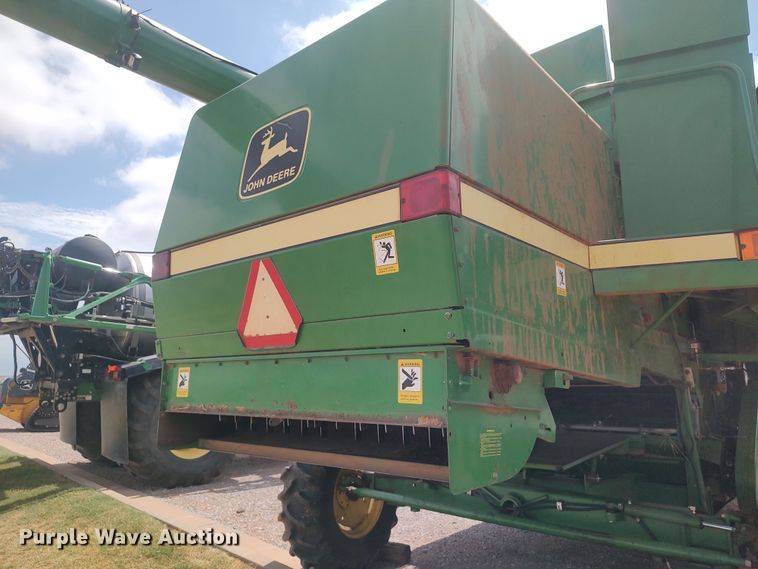 image for item LK9086 1992 John Deere 9600  combine