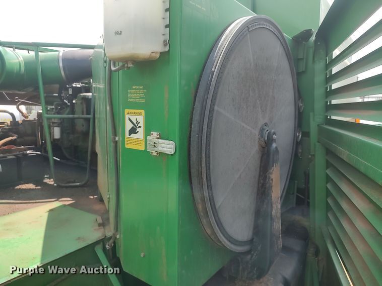 image for item LK9086 1992 John Deere 9600  combine