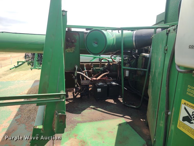 image for item LK9086 1992 John Deere 9600  combine