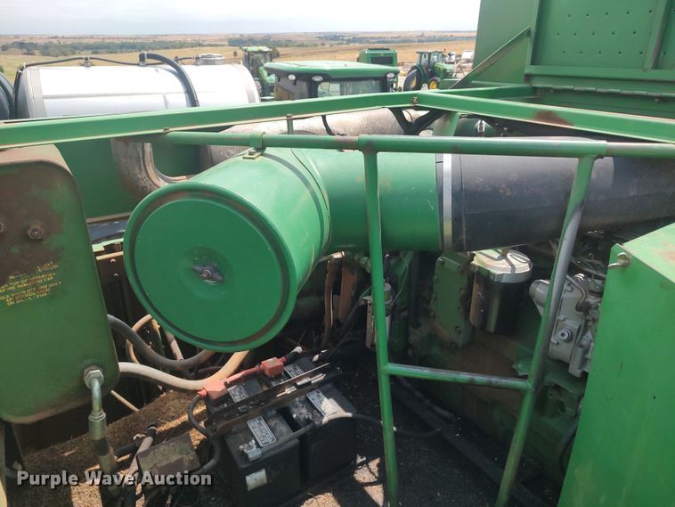 image for item LK9086 1992 John Deere 9600  combine