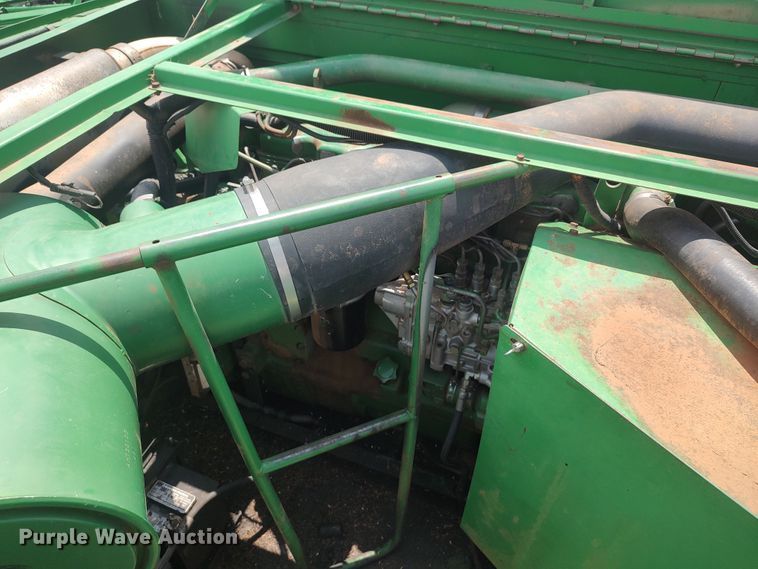 image for item LK9086 1992 John Deere 9600  combine