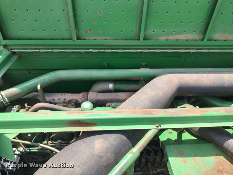 image for item LK9086 1992 John Deere 9600  combine