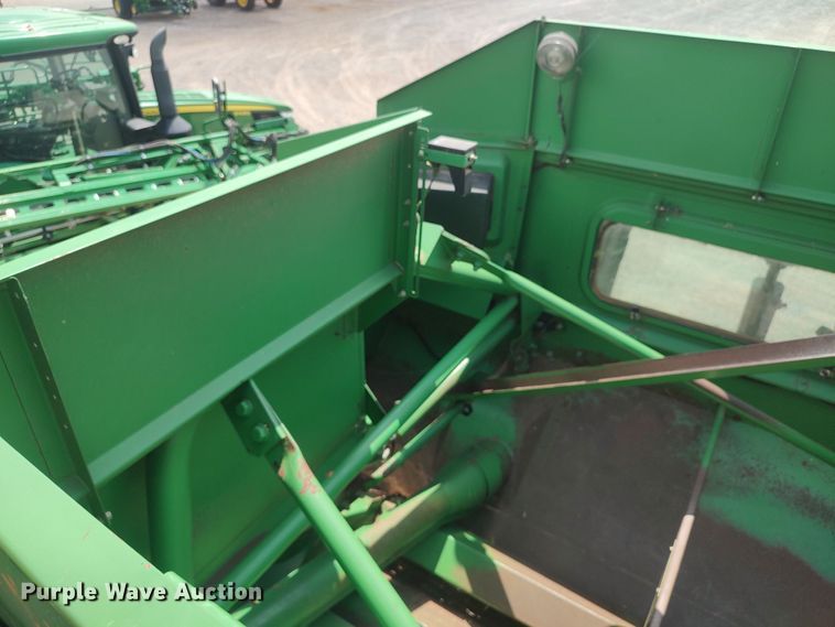 image for item LK9086 1992 John Deere 9600  combine