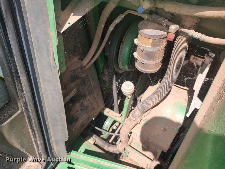 image for item LK9086 1992 John Deere 9600  combine