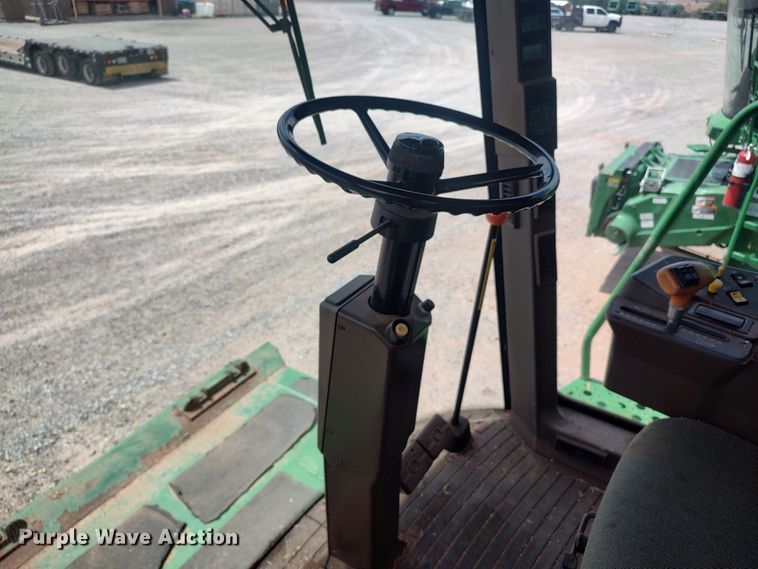 image for item LK9086 1992 John Deere 9600  combine