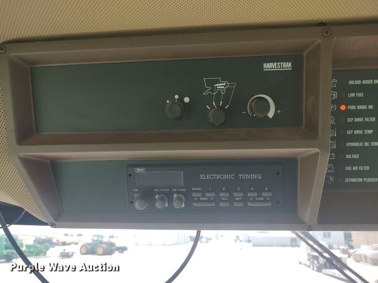 image for item LK9086 1992 John Deere 9600  combine