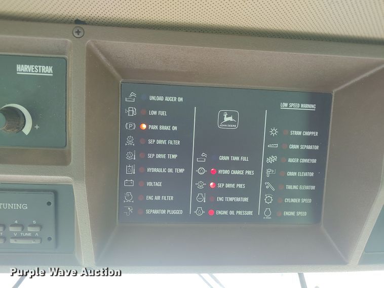 image for item LK9086 1992 John Deere 9600  combine