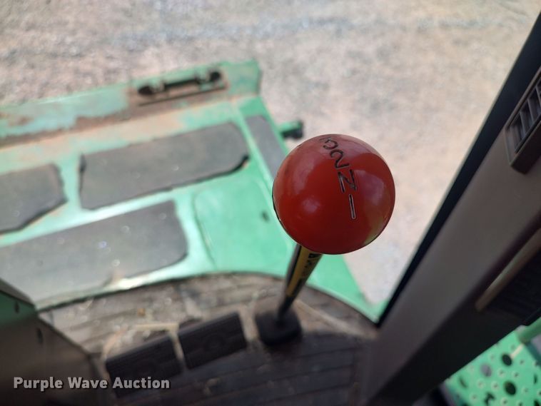 image for item LK9086 1992 John Deere 9600  combine