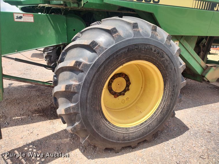 image for item LK9086 1992 John Deere 9600  combine