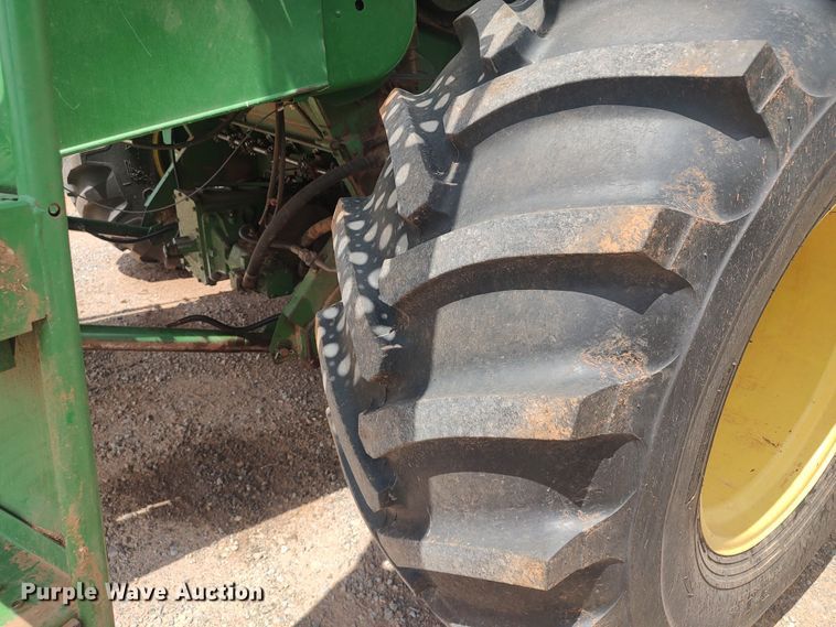 image for item LK9086 1992 John Deere 9600  combine