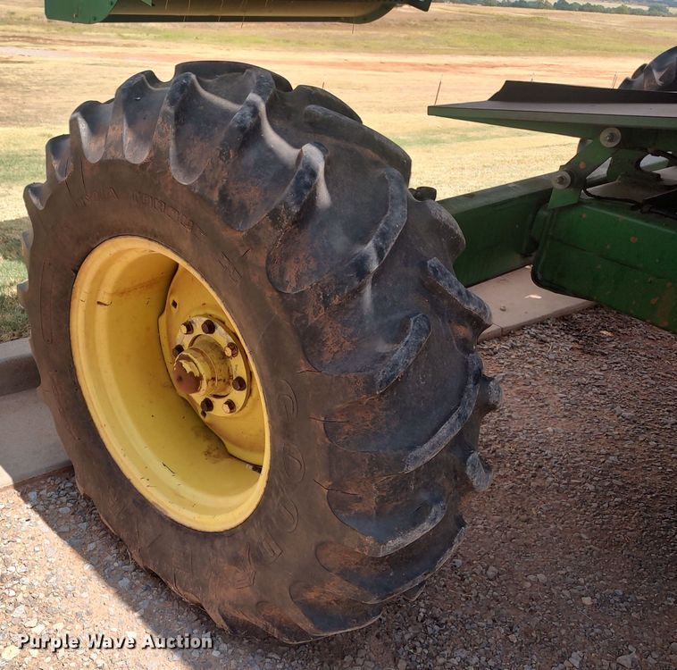 image for item LK9086 1992 John Deere 9600  combine