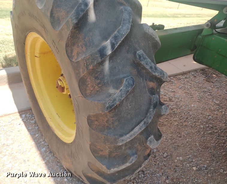 image for item LK9086 1992 John Deere 9600  combine