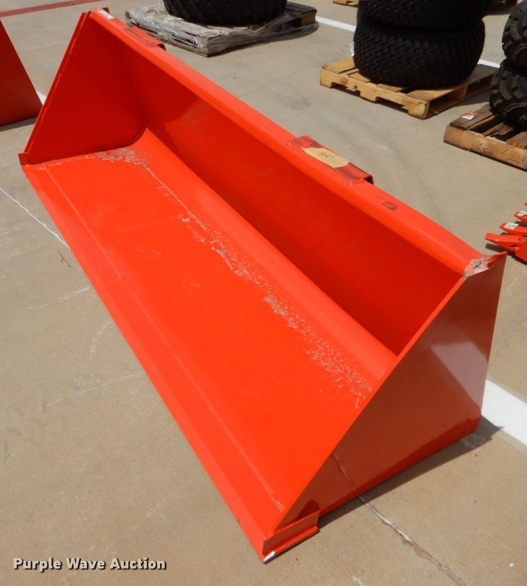Kubota 84"W bucket in Grapevine, TX Item LS9802 sold Purple Wave