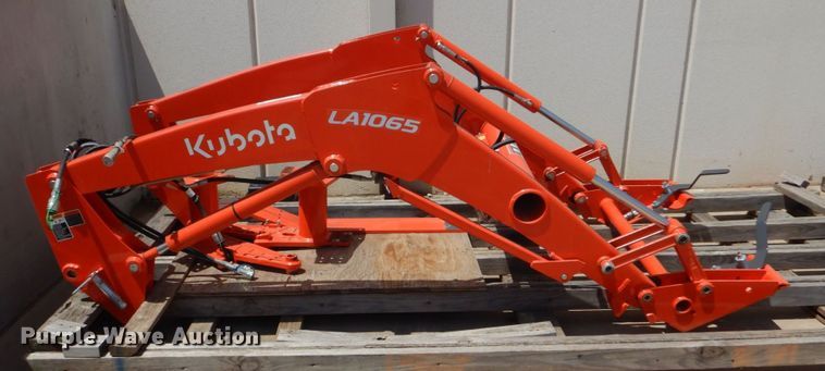 image for item LS9804 Kubota LA1065  loader