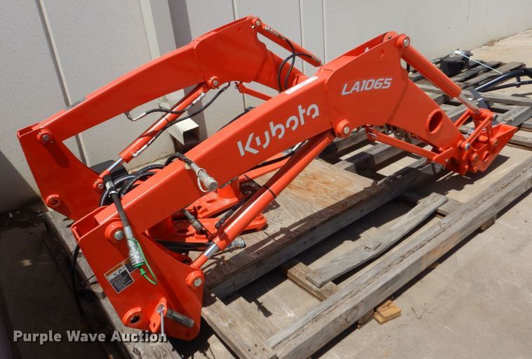 image for item LS9804 Kubota LA1065  loader
