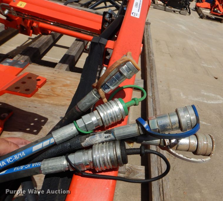 image for item LS9804 Kubota LA1065  loader