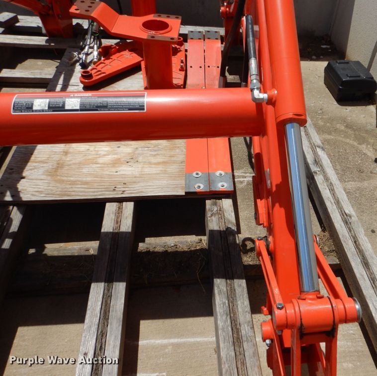 image for item LS9804 Kubota LA1065  loader