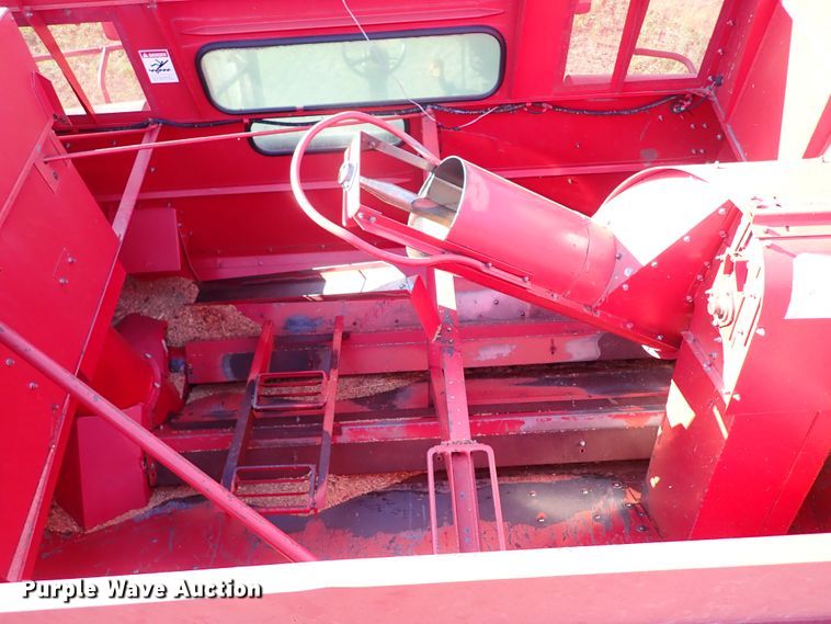 image for item LU9264 1995 Case IH 2188  combine