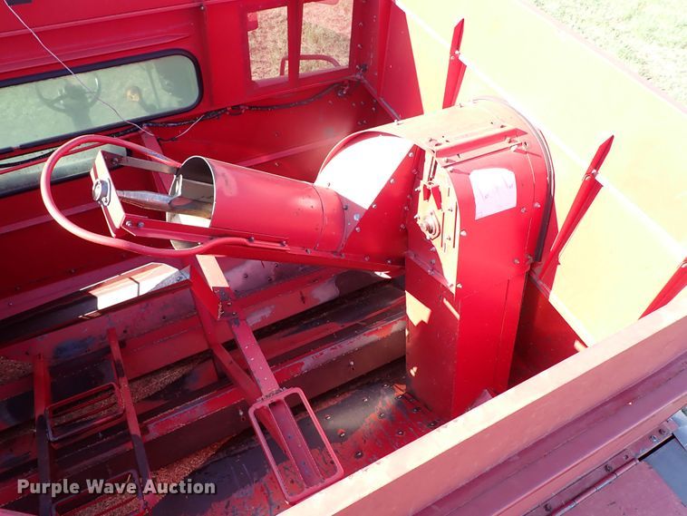 image for item LU9264 1995 Case IH 2188  combine
