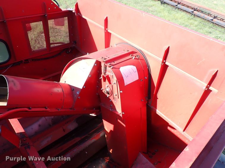 image for item LU9264 1995 Case IH 2188  combine