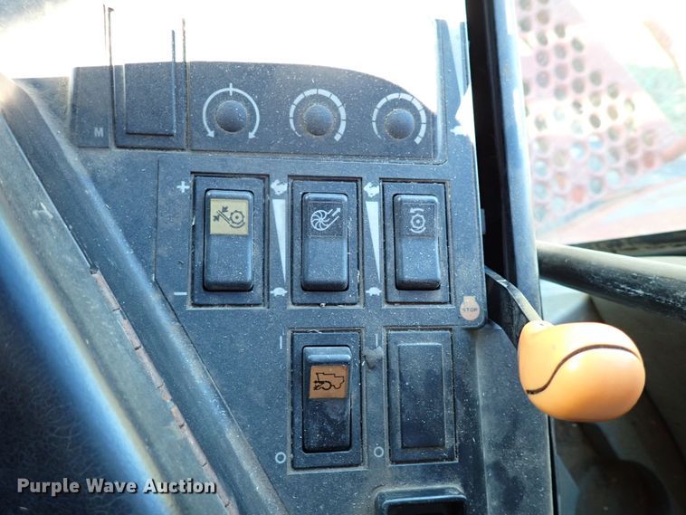 image for item LU9264 1995 Case IH 2188  combine