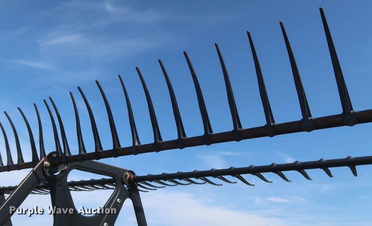 image for item LU9266 MacDon 972  draper head