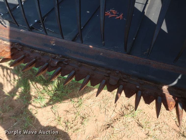 image for item LU9266 MacDon 972  draper head