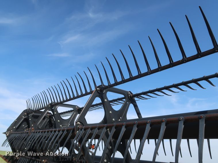 image for item LU9266 MacDon 972  draper head