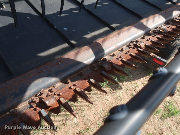 image for item LU9266 MacDon 972  draper head