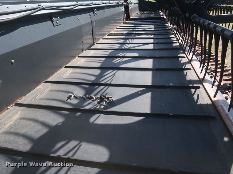 image for item LU9266 MacDon 972  draper head