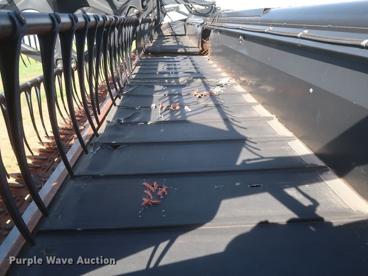 image for item LU9266 MacDon 972  draper head