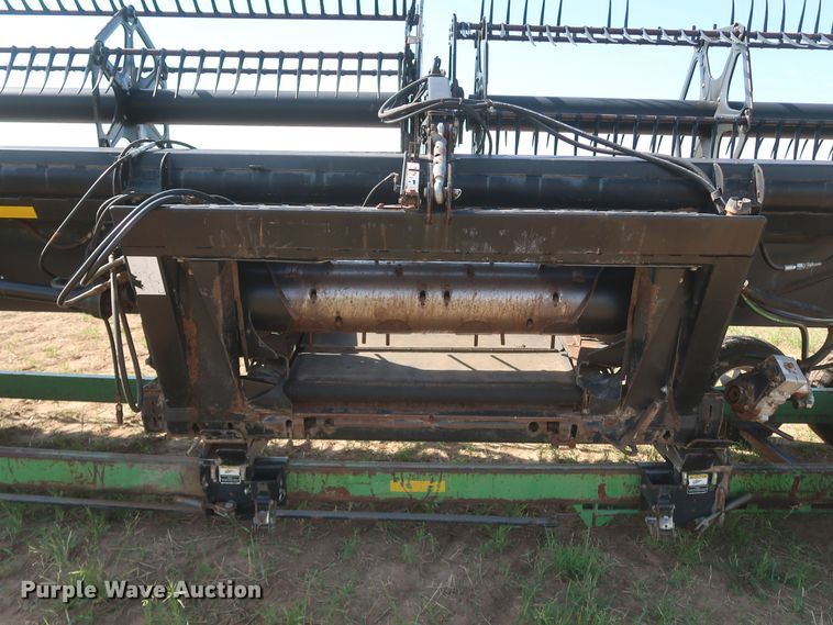 image for item LU9266 MacDon 972  draper head