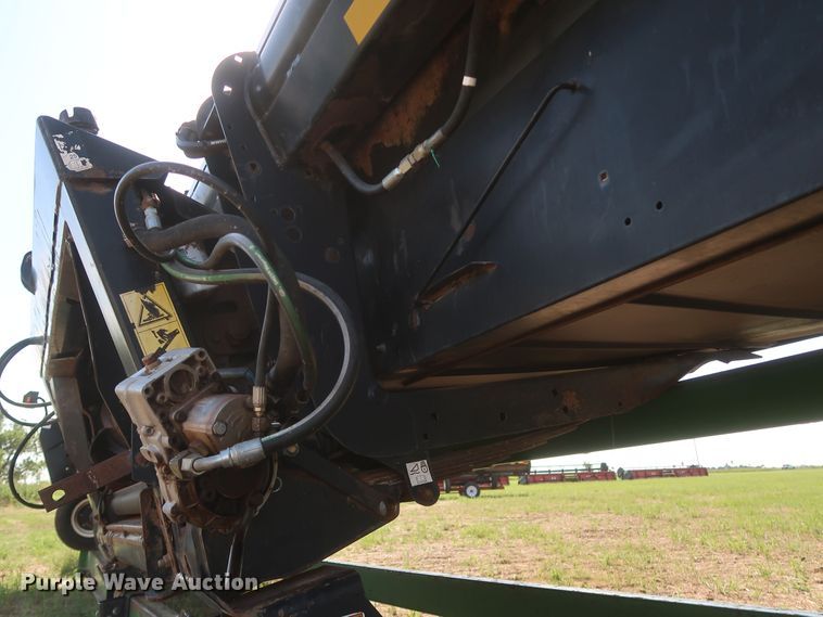 image for item LU9266 MacDon 972  draper head