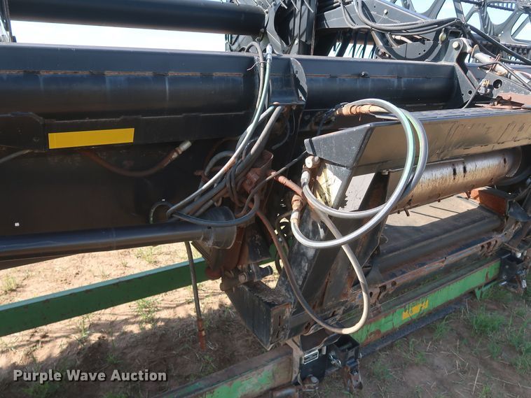 image for item LU9266 MacDon 972  draper head