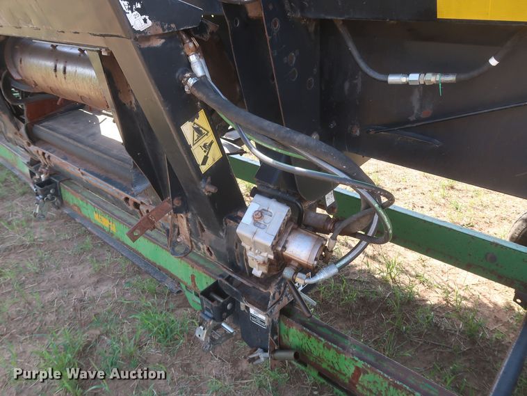 image for item LU9266 MacDon 972  draper head