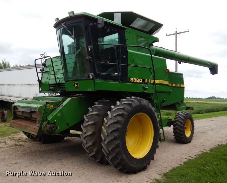 image for item MH9041 1988 John Deere 8820 Titan II  combine