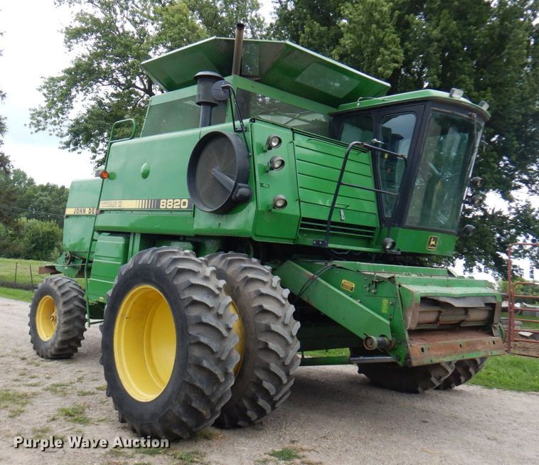 image for item MH9041 1988 John Deere 8820 Titan II  combine