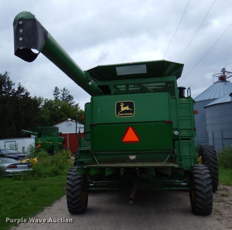 image for item MH9041 1988 John Deere 8820 Titan II  combine