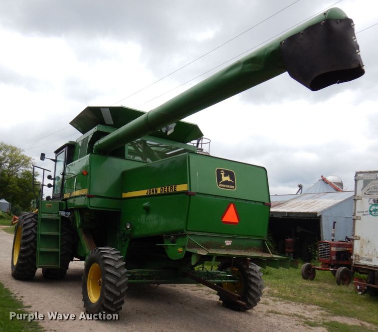 image for item MH9041 1988 John Deere 8820 Titan II  combine