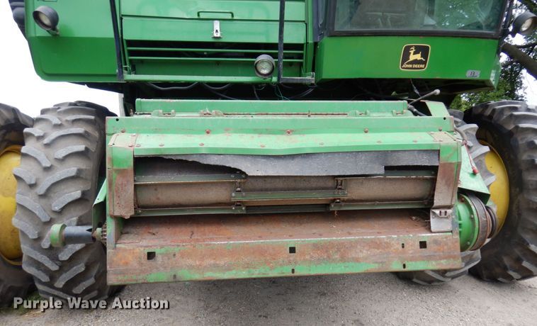 image for item MH9041 1988 John Deere 8820 Titan II  combine