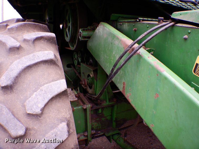 image for item MH9041 1988 John Deere 8820 Titan II  combine