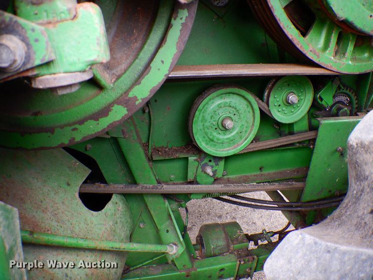 image for item MH9041 1988 John Deere 8820 Titan II  combine