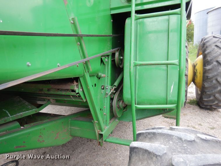 image for item MH9041 1988 John Deere 8820 Titan II  combine