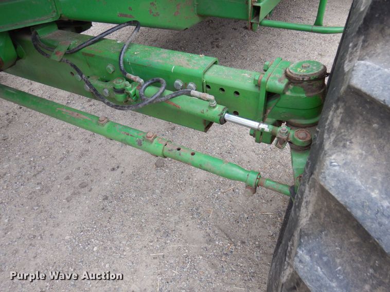 image for item MH9041 1988 John Deere 8820 Titan II  combine