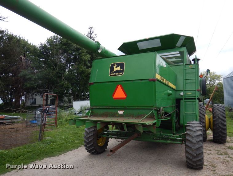 image for item MH9041 1988 John Deere 8820 Titan II  combine