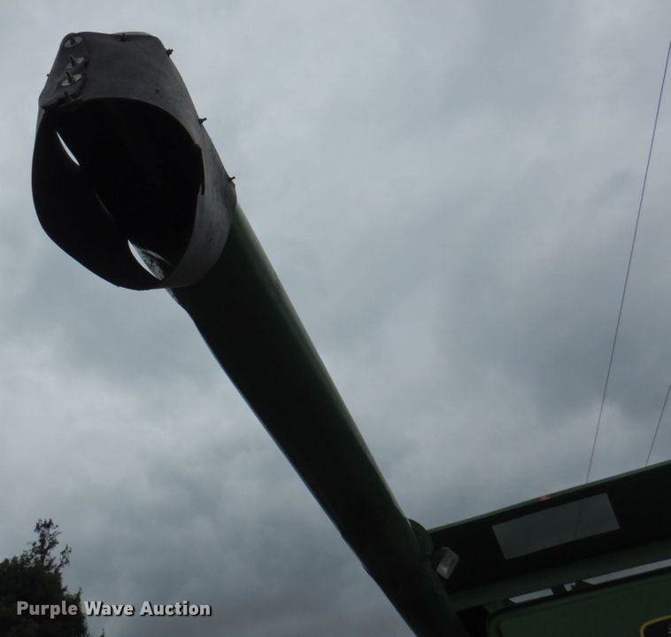 image for item MH9041 1988 John Deere 8820 Titan II  combine