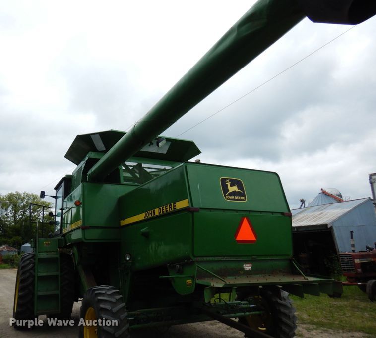 image for item MH9041 1988 John Deere 8820 Titan II  combine