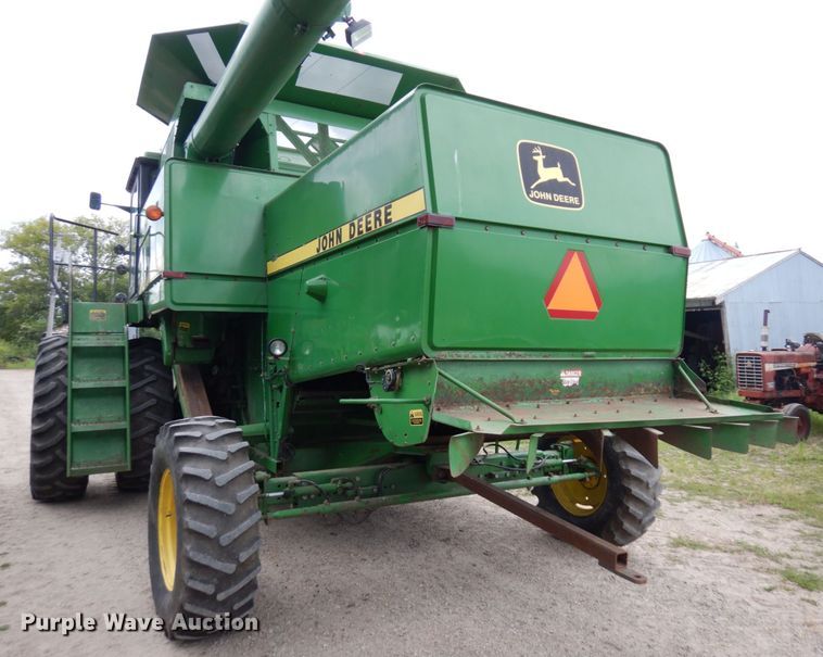image for item MH9041 1988 John Deere 8820 Titan II  combine